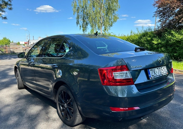 Skoda Octavia cena 44990 przebieg: 224000, rok produkcji 2016 z Koszalin małe 211